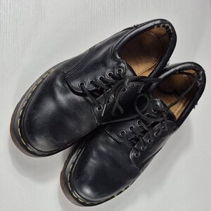 Vintage Dr. Martens black size 9..Made in England